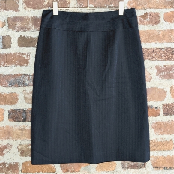 Size‎ 4 Dark Gray & White Light Pinstripe Lined Pencil Skirt - Picture 1 of 6